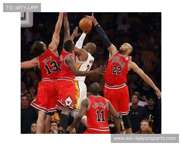NBA三人包夹中强行得分：奇迹瞬间的背后艺术